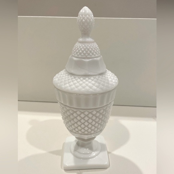 Westmoreland “English Hobnail” Milk Glass Lidded Compote / Candy Dish. - Picture 1 of 9